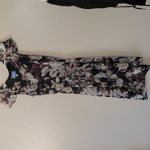 Vera Wang Dresses & Skirts - Vera Wang gorgeous floral dress medium